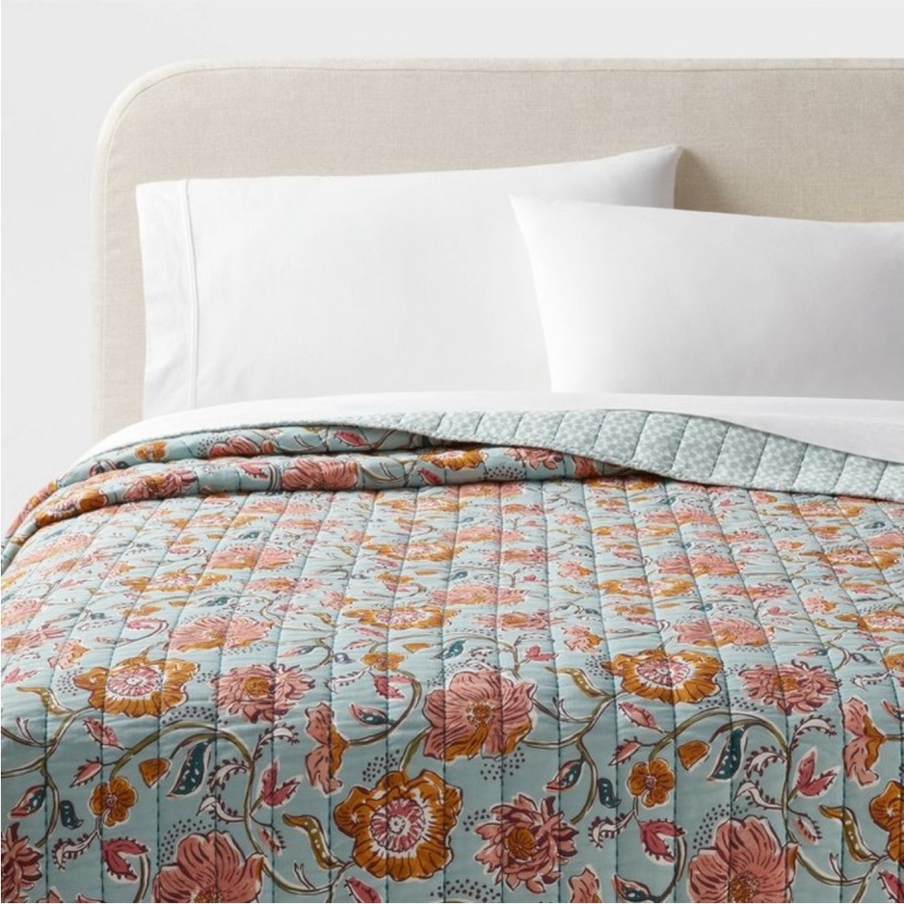THRESHOLD NWT boho earthy vines reversible quilt -blue/yellow/pink -king
